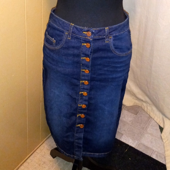 Vila Clothes blue jean button down skirt (everything must go! Moving sale) - Picture 1 of 7